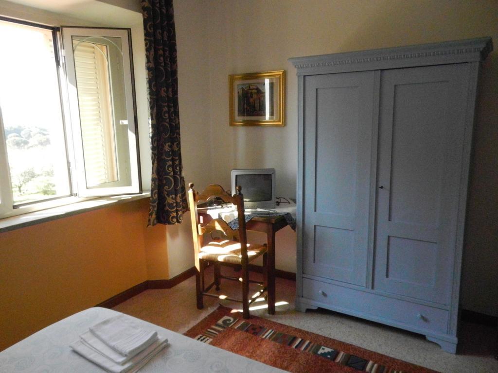 Residence Il Colle Collestrada Szoba fotó