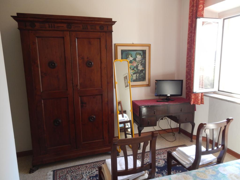Residence Il Colle Collestrada Szoba fotó